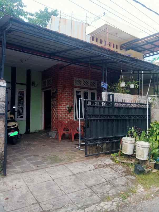 dijual rumah perum usman singawinata