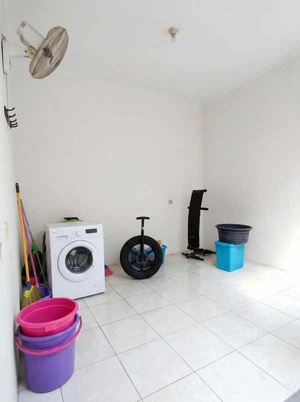 dijual rumah perumahan essence park