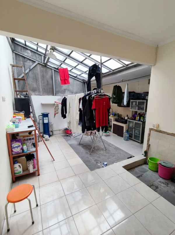 dijual rumah perumahan essence park