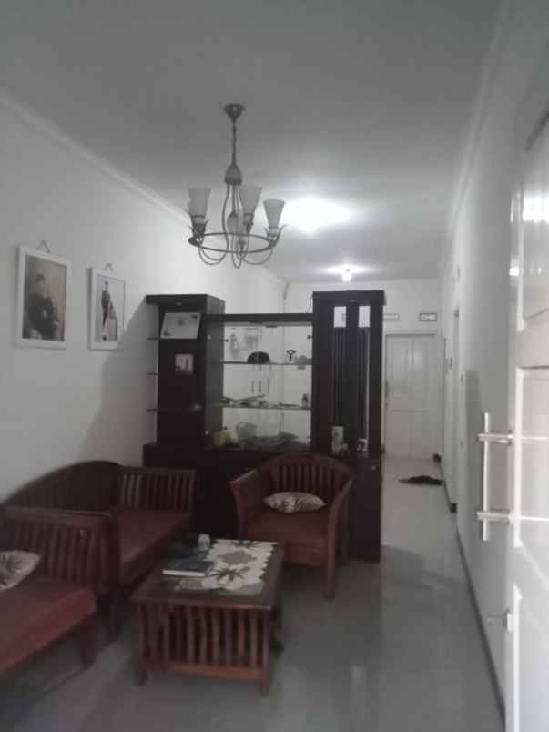 dijual rumah perumahan kiara sari
