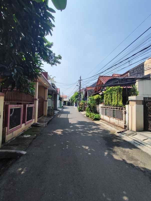 dijual rumah poltangan