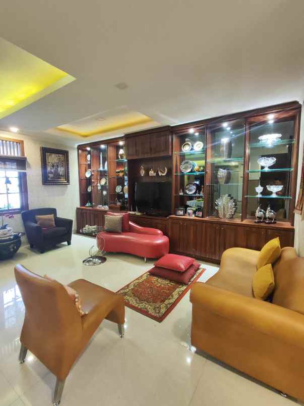 dijual rumah poltangan