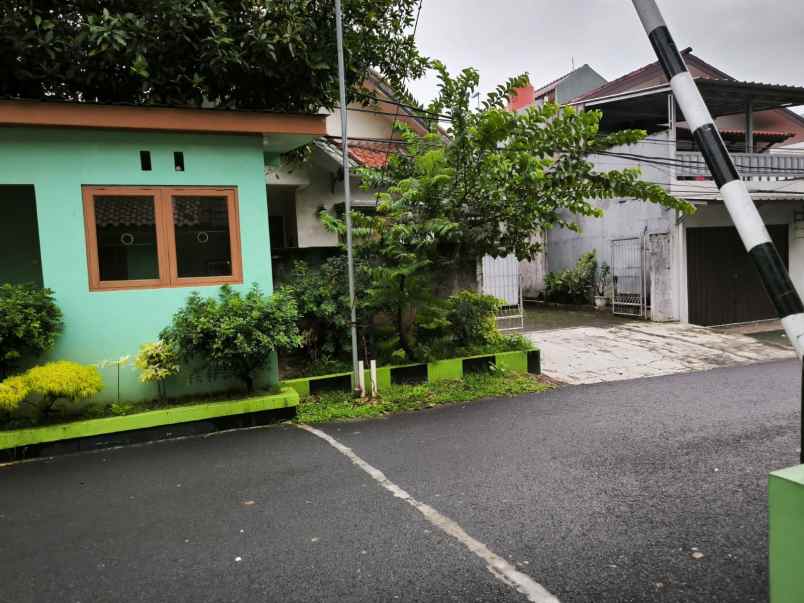 dijual rumah pondok bambu