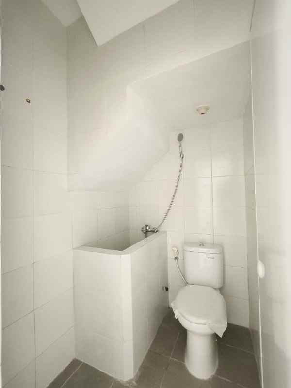 dijual rumah regency one pogot