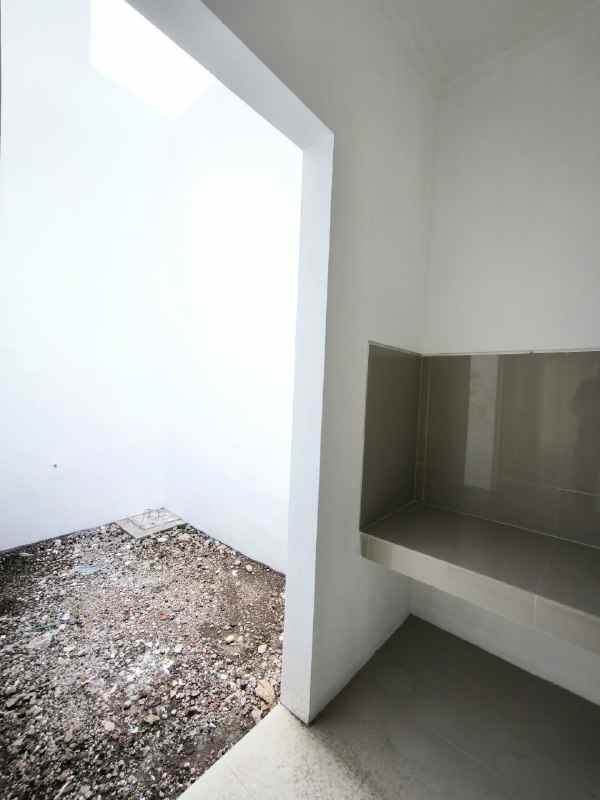 dijual rumah regency one pogot