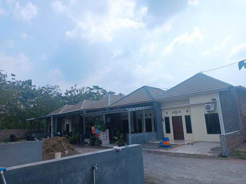 dijual rumah rowosari