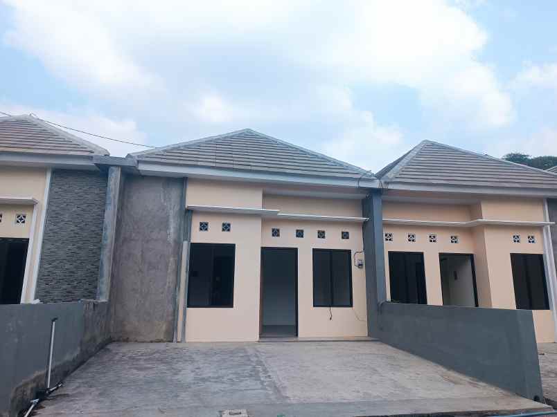 dijual rumah rowosari