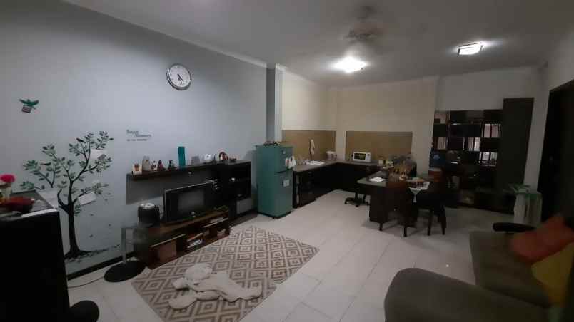 dijual rumah royal ketintang regency