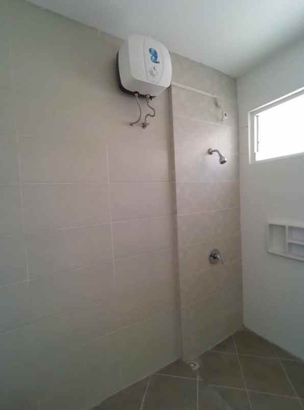 dijual rumah royal residence