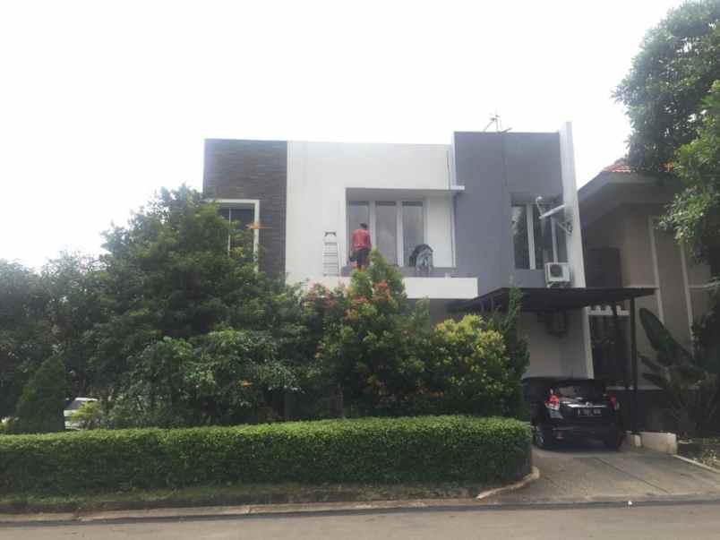 dijual rumah rumah di komplek metro