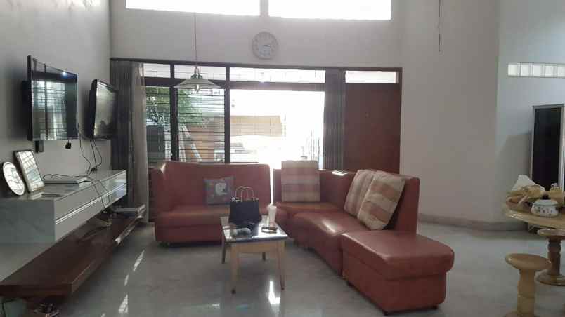 dijual rumah rungkut