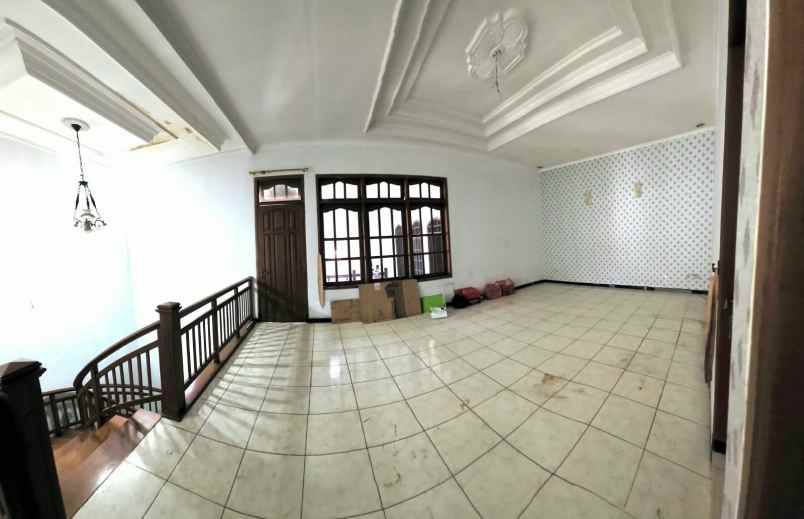 dijual rumah rungkut