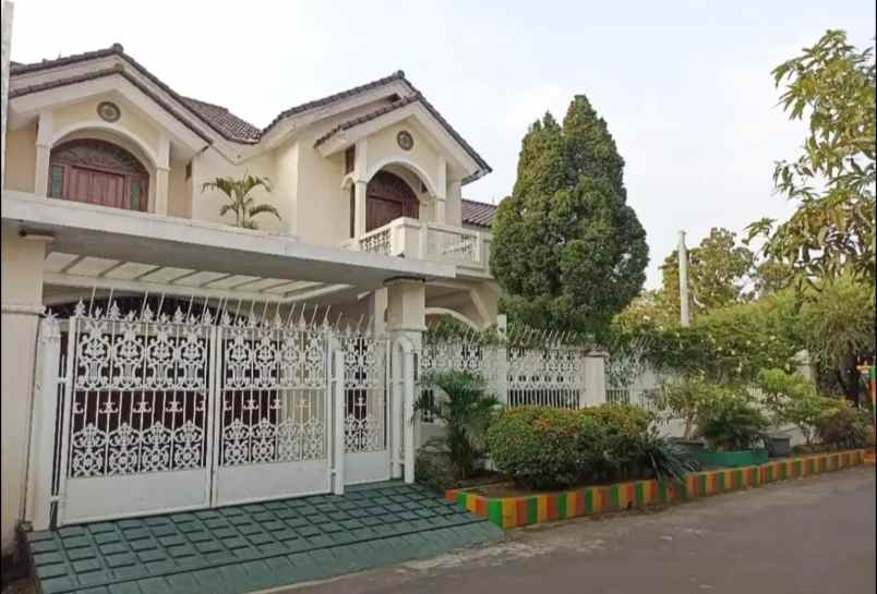 dijual rumah rungkut asri