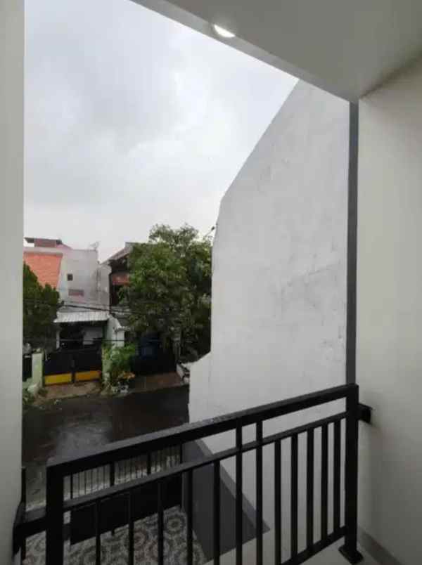 dijual rumah rungkut asri