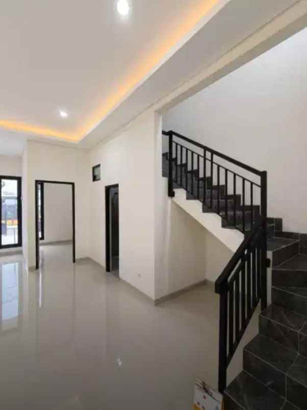 dijual rumah rungkut asri