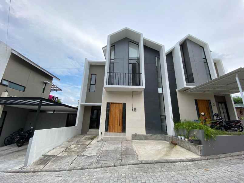 dijual rumah sanggrahan ngestiharjo