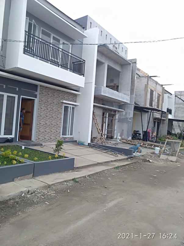 dijual rumah sawangan depok