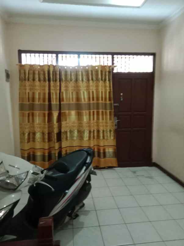dijual rumah second di reni jaya pondok petir depok