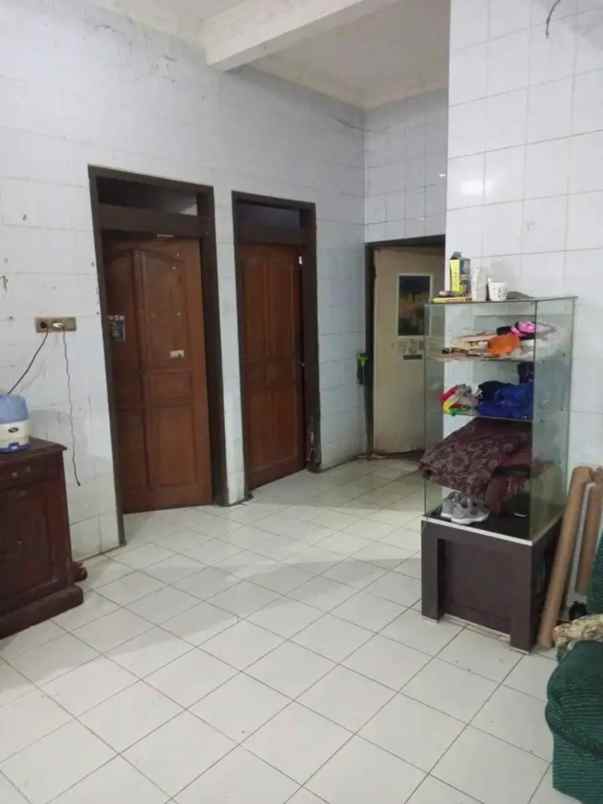 dijual rumah semampir tengah