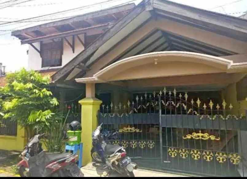 dijual rumah semampir tengah