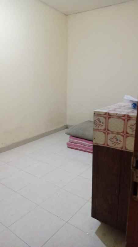 dijual rumah senen