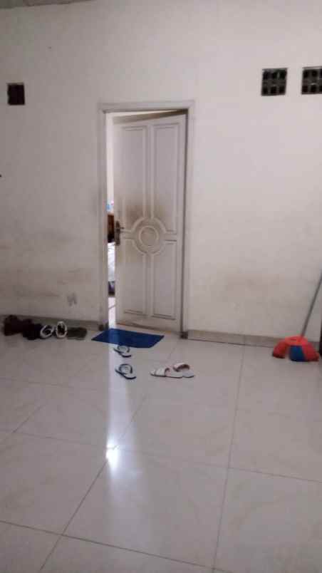 dijual rumah senen