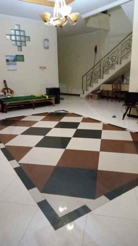 dijual rumah senen