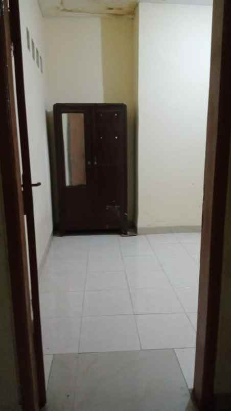 dijual rumah senen