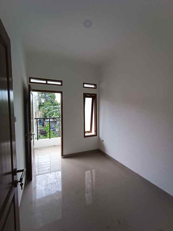 dijual rumah serua ciputat