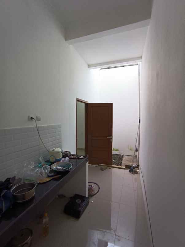 dijual rumah serua ciputat