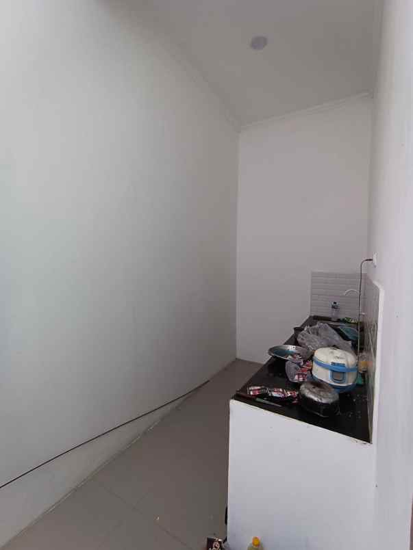 dijual rumah serua ciputat