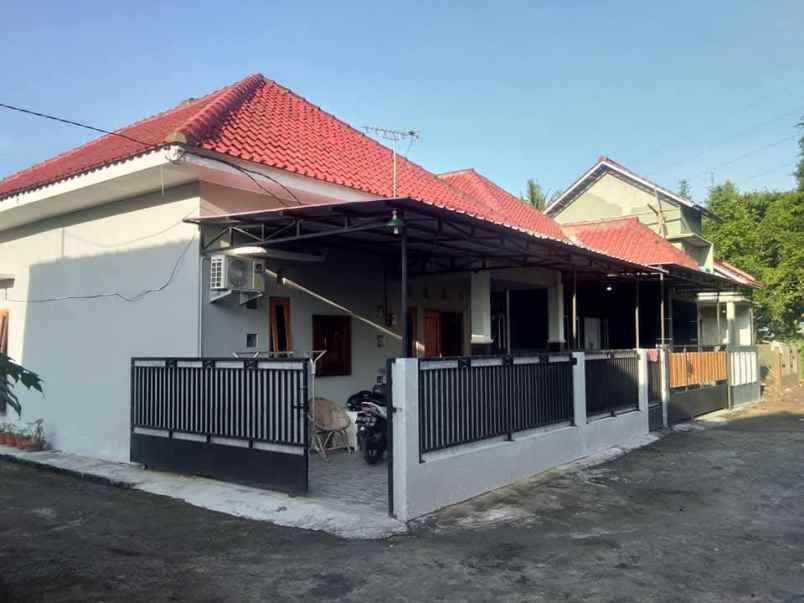 dijual rumah sidomoyo