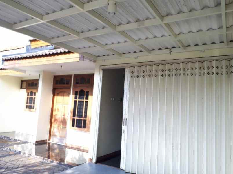 dijual rumah simolangit