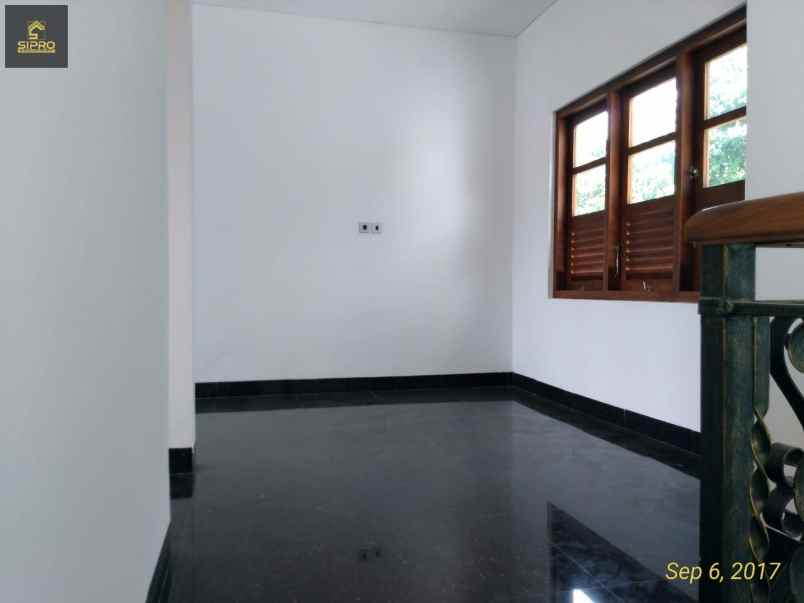 dijual rumah sip764