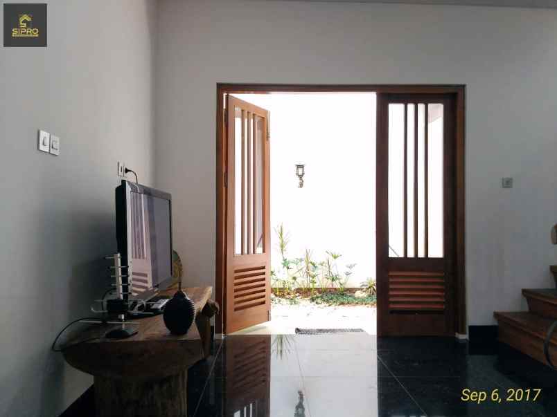 dijual rumah sip764