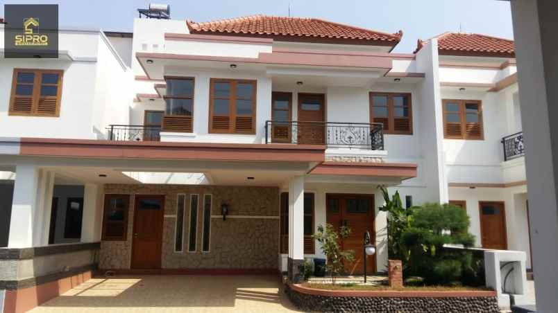 dijual rumah sip764