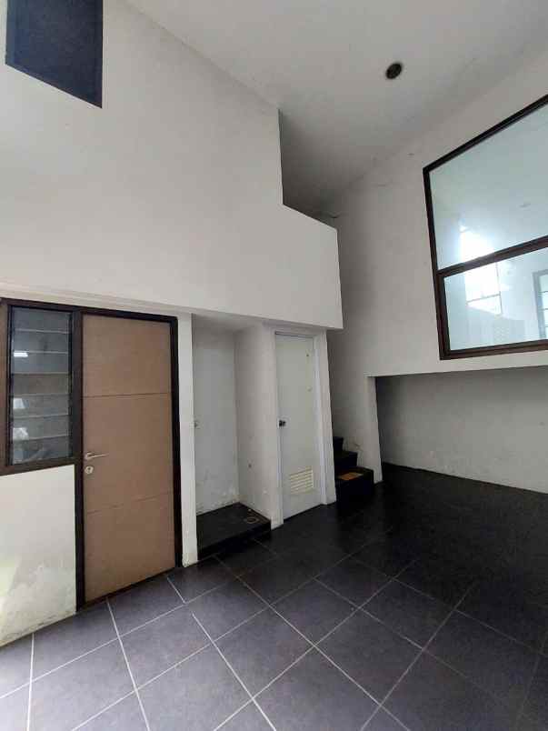 dijual rumah strategis jakarta selatan