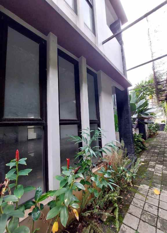 dijual rumah strategis jakarta selatan