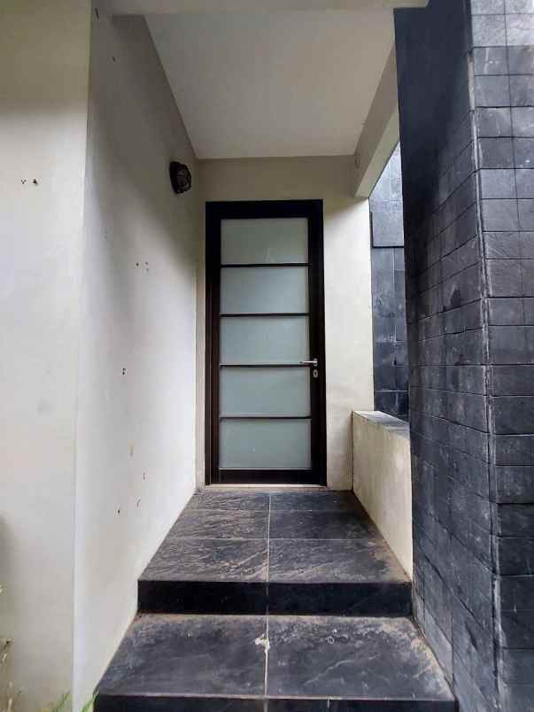 dijual rumah strategis jakarta selatan