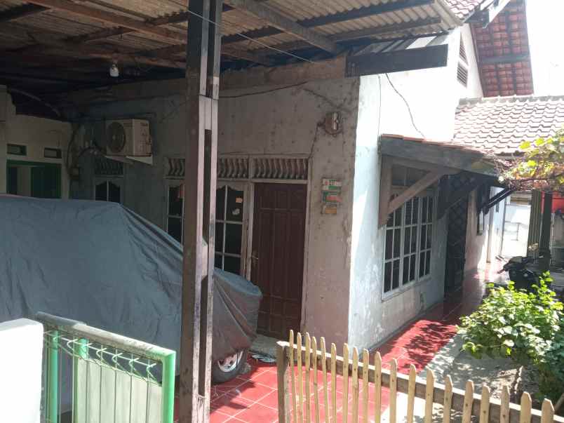 dijual rumah strategis pinggir jalan raya