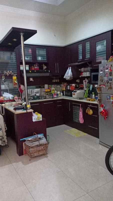 dijual rumah sutorejo