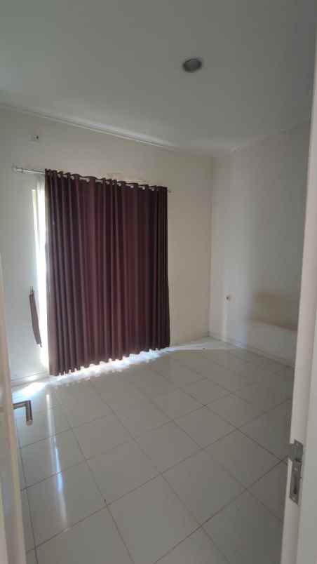 dijual rumah suvarna sutera cluster dhana