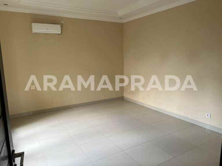 dijual rumah taman giri