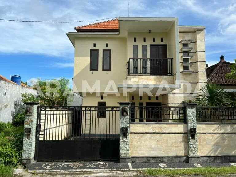 dijual rumah taman giri