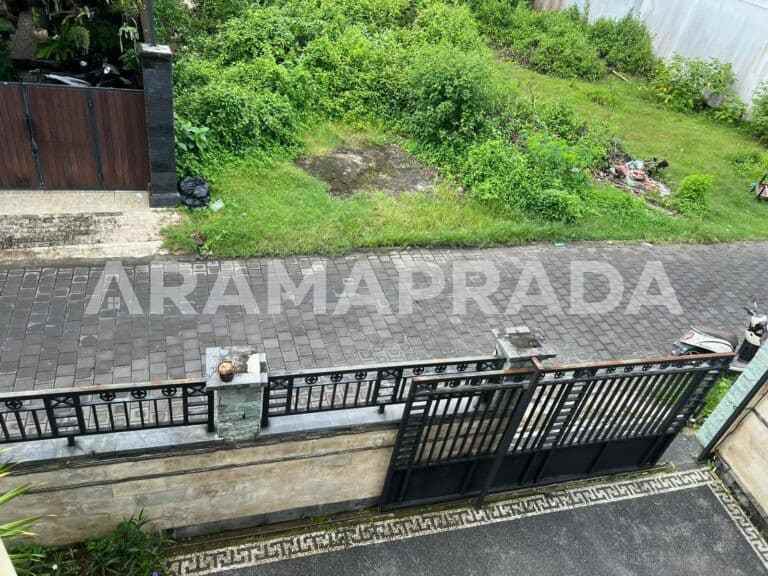 dijual rumah taman giri