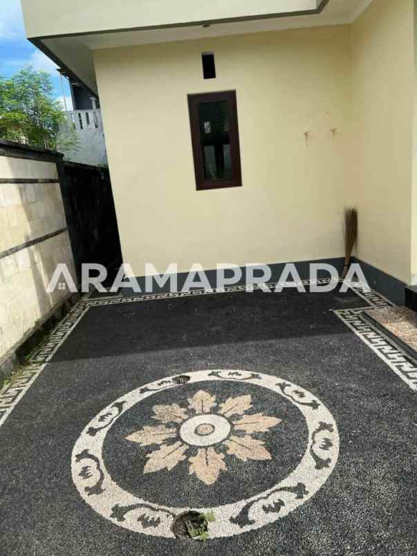 dijual rumah taman giri