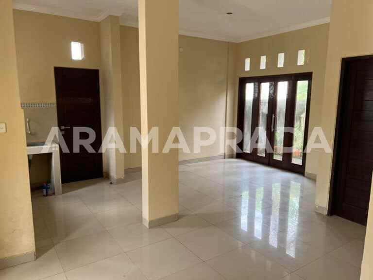 dijual rumah taman giri