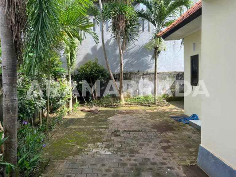 dijual rumah taman giri