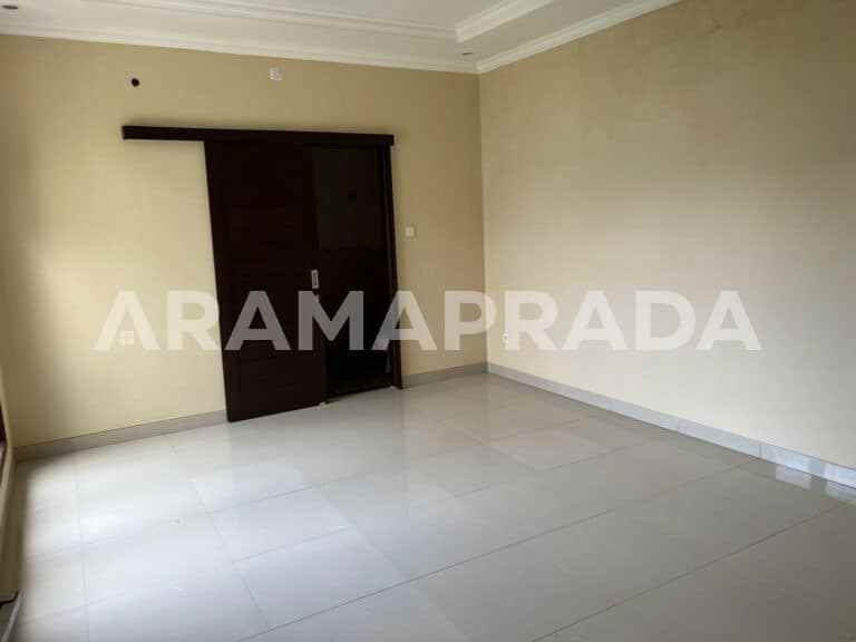 dijual rumah taman giri