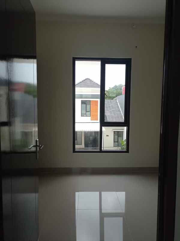 dijual rumah tembalang